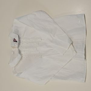 White Vineyard Vines blouse with ruffles